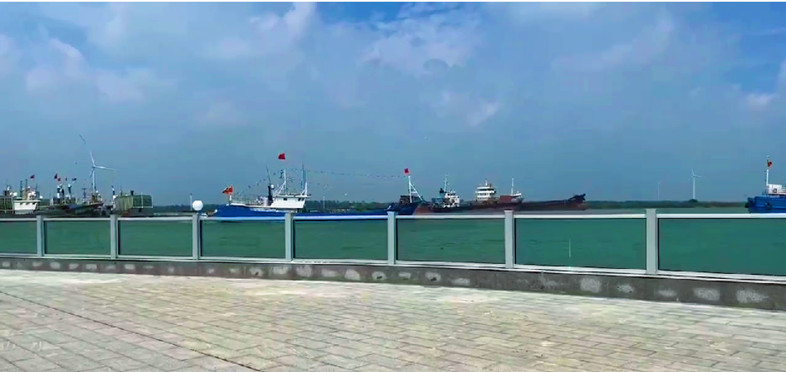 江苏旅游海堤玻璃防洪墙投入使用｜海堤沿岸：不仅防洪还可观景