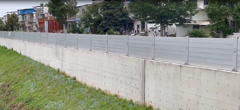 安徽河道装配式铝合金防洪墙案例 ——筑牢河道汛期“安全防线”的防洪屏障